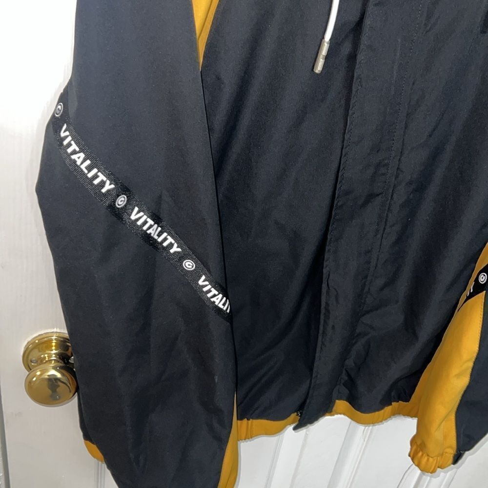 SHEIN Black and Yellow Jacket - Picture 3 of 6